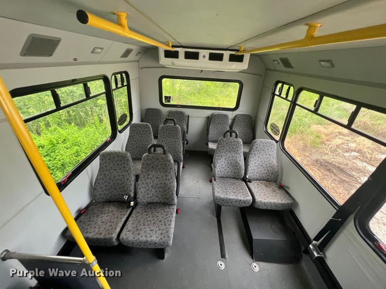 image for item KN9538 2013 Ford E450  shuttle bus