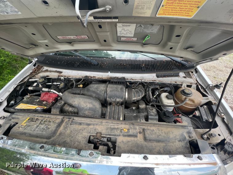 image for item KN9538 2013 Ford E450  shuttle bus