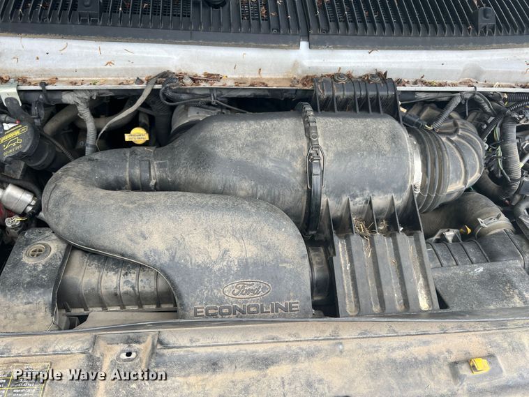 image for item KN9538 2013 Ford E450  shuttle bus