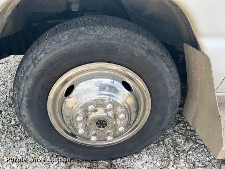 image for item KN9538 2013 Ford E450  shuttle bus