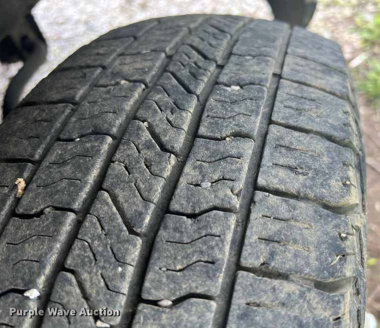 image for item KN9538 2013 Ford E450  shuttle bus