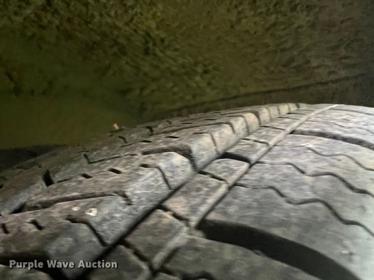 image for item KN9538 2013 Ford E450  shuttle bus