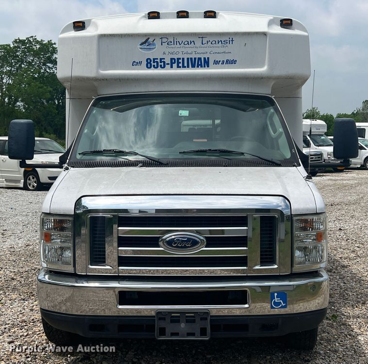 image for item KN9539 2013 Ford E450  shuttle bus