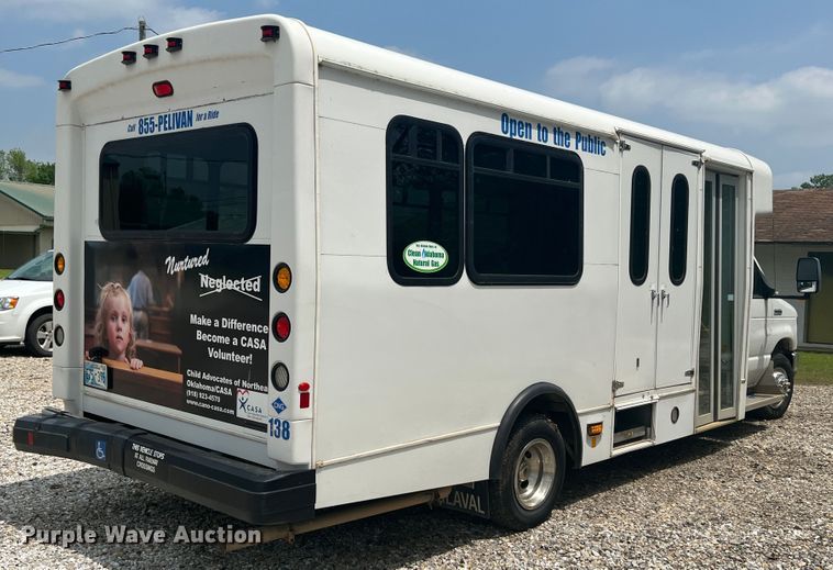 image for item KN9539 2013 Ford E450  shuttle bus