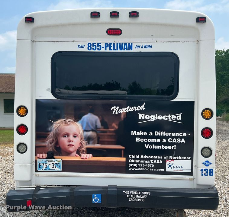 image for item KN9539 2013 Ford E450  shuttle bus