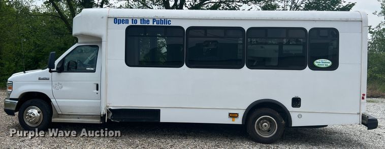 image for item KN9539 2013 Ford E450  shuttle bus