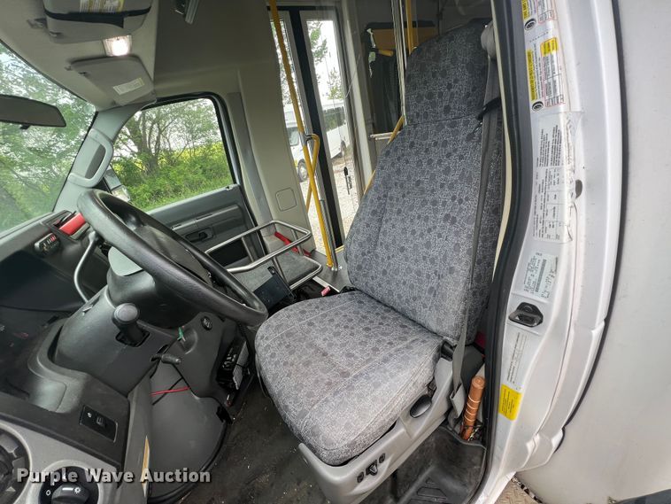 image for item KN9539 2013 Ford E450  shuttle bus