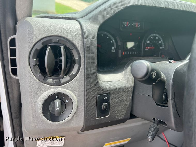 image for item KN9539 2013 Ford E450  shuttle bus