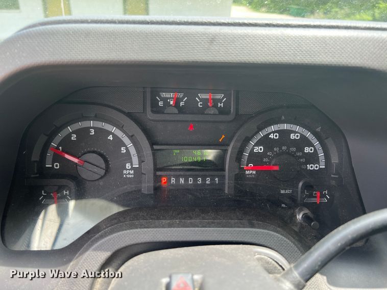 image for item KN9539 2013 Ford E450  shuttle bus