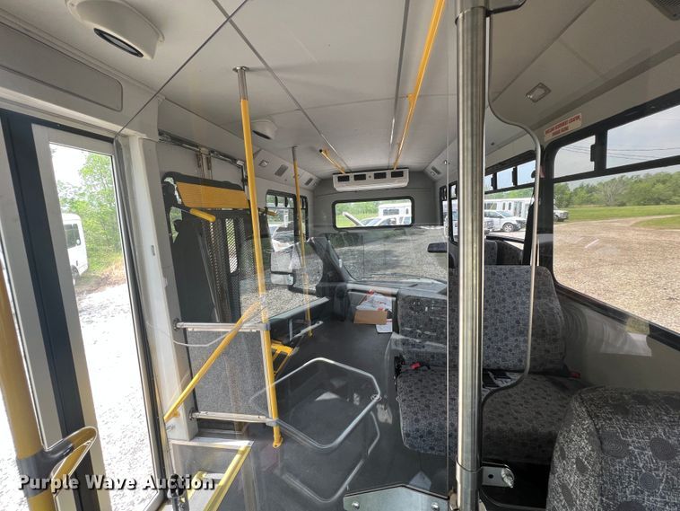image for item KN9539 2013 Ford E450  shuttle bus
