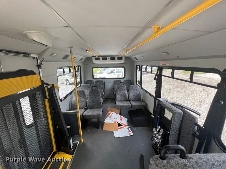 image for item KN9539 2013 Ford E450  shuttle bus