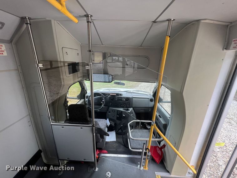 image for item KN9539 2013 Ford E450  shuttle bus