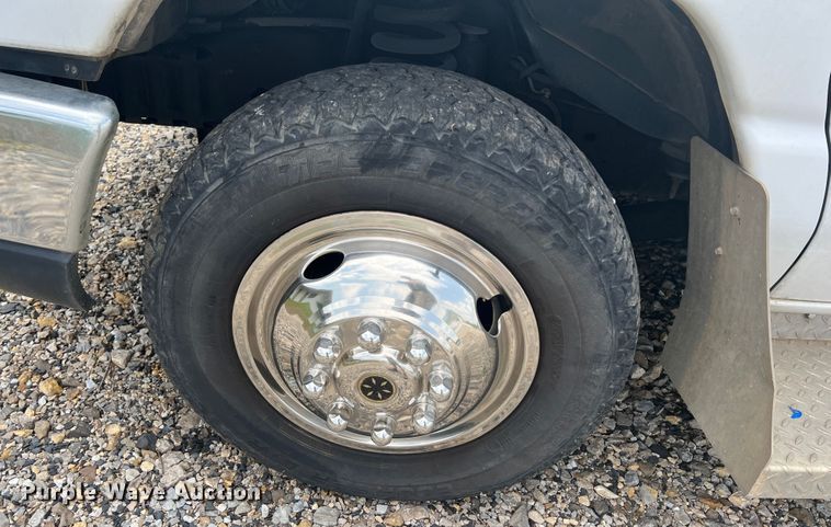 image for item KN9539 2013 Ford E450  shuttle bus