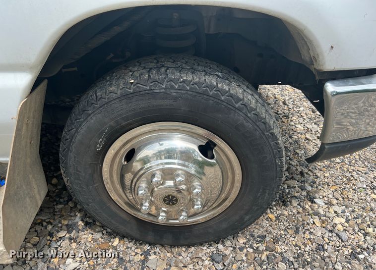 image for item KN9539 2013 Ford E450  shuttle bus