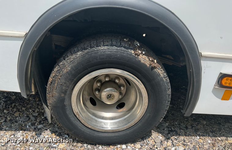 image for item KN9539 2013 Ford E450  shuttle bus