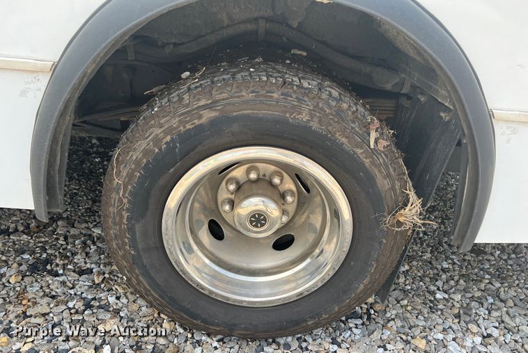 image for item KN9539 2013 Ford E450  shuttle bus