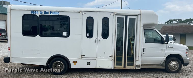 image for item KN9540 2012 Ford E450  shuttle bus
