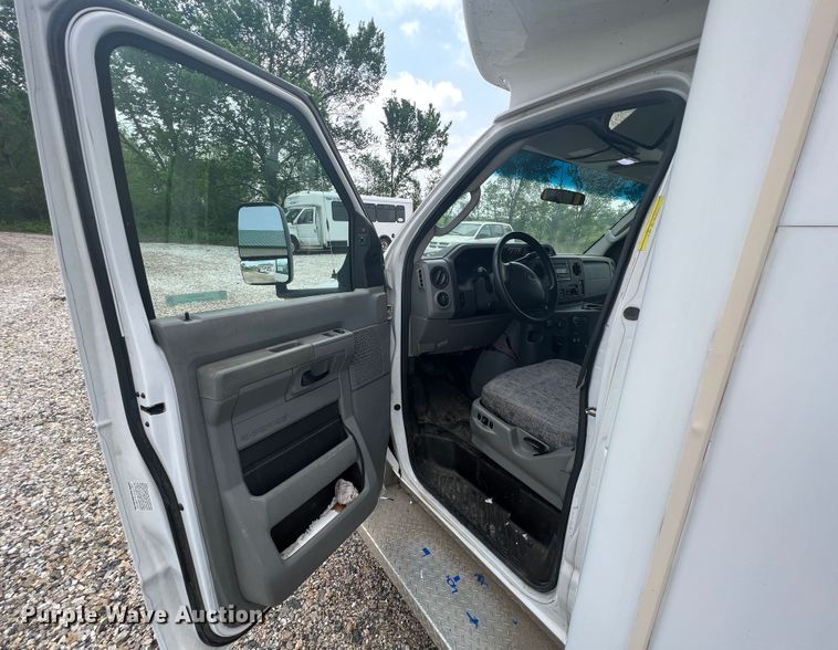 image for item KN9540 2012 Ford E450  shuttle bus