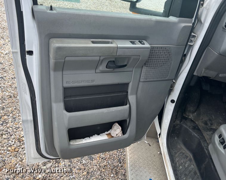 image for item KN9540 2012 Ford E450  shuttle bus