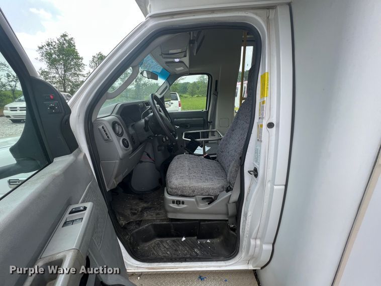 image for item KN9540 2012 Ford E450  shuttle bus