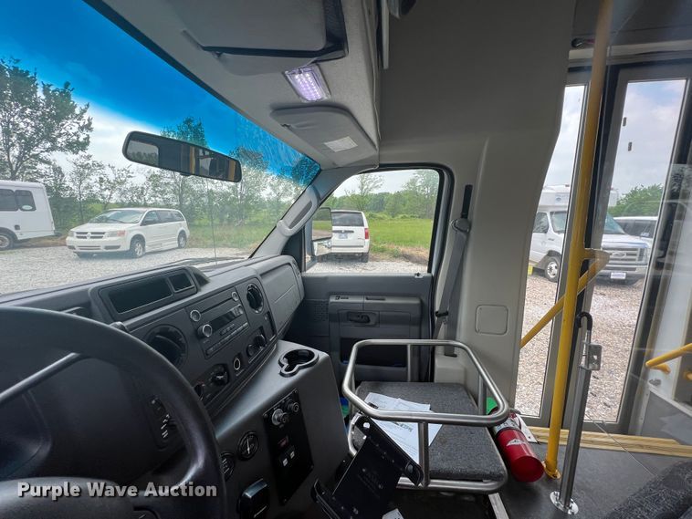 image for item KN9540 2012 Ford E450  shuttle bus