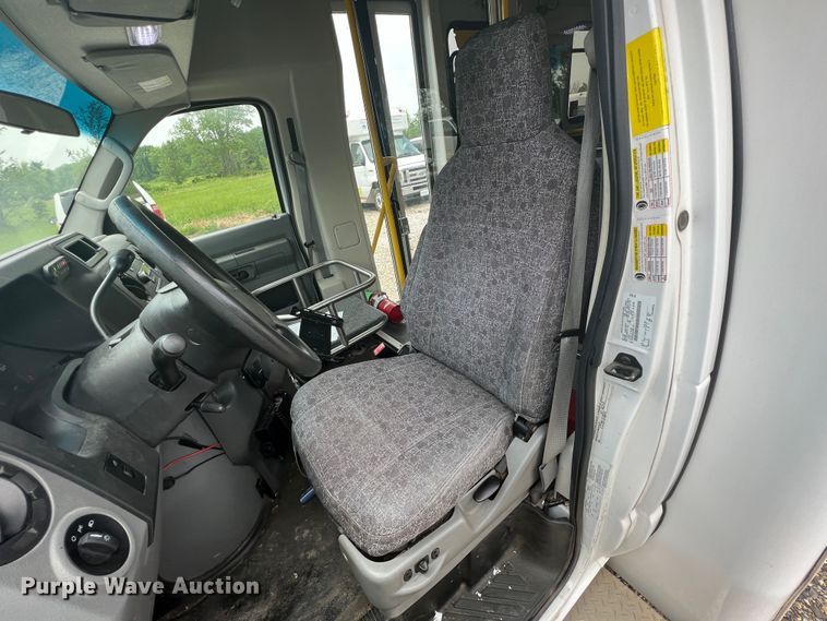 image for item KN9540 2012 Ford E450  shuttle bus