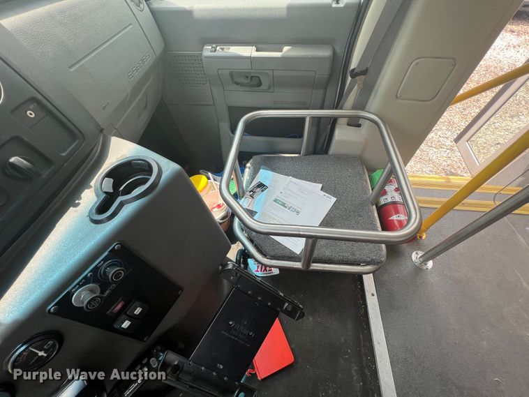 image for item KN9540 2012 Ford E450  shuttle bus