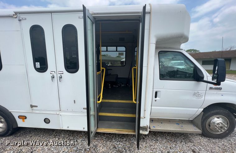 image for item KN9540 2012 Ford E450  shuttle bus