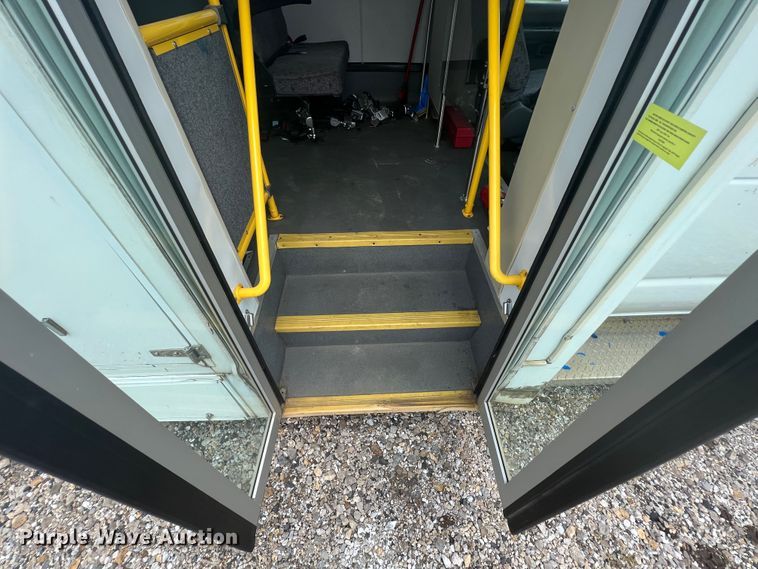 image for item KN9540 2012 Ford E450  shuttle bus