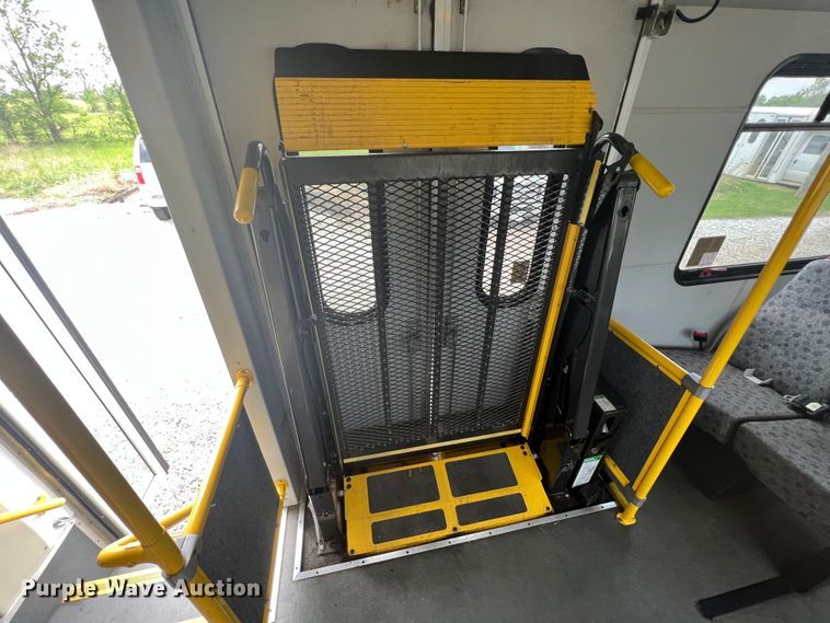 image for item KN9540 2012 Ford E450  shuttle bus