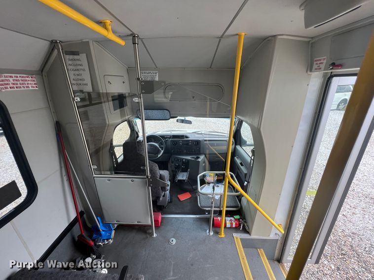 image for item KN9540 2012 Ford E450  shuttle bus