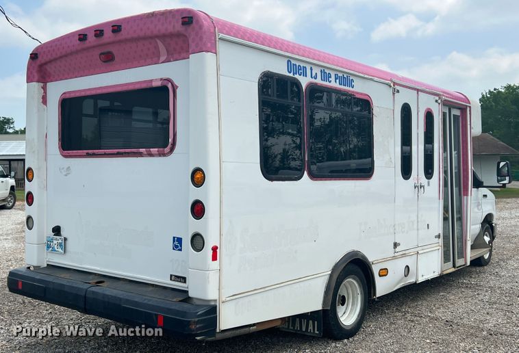 image for item KN9541 2012 Ford E450  shuttle bus