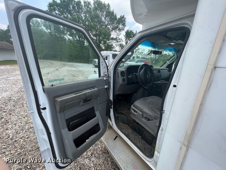 image for item KN9541 2012 Ford E450  shuttle bus