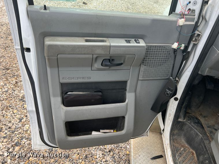 image for item KN9541 2012 Ford E450  shuttle bus