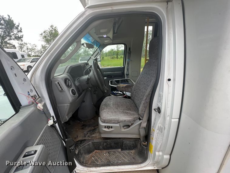 image for item KN9541 2012 Ford E450  shuttle bus