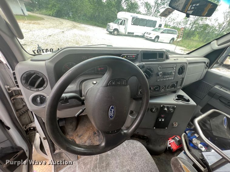 image for item KN9541 2012 Ford E450  shuttle bus