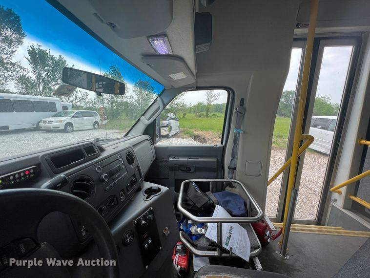 image for item KN9541 2012 Ford E450  shuttle bus