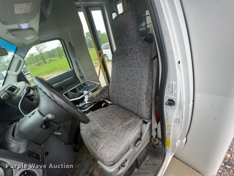 image for item KN9541 2012 Ford E450  shuttle bus