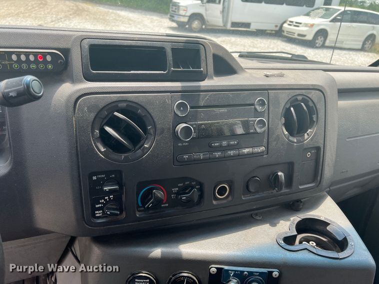 image for item KN9541 2012 Ford E450  shuttle bus