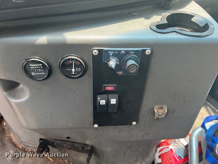 image for item KN9541 2012 Ford E450  shuttle bus