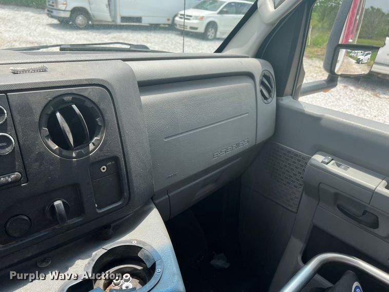 image for item KN9541 2012 Ford E450  shuttle bus