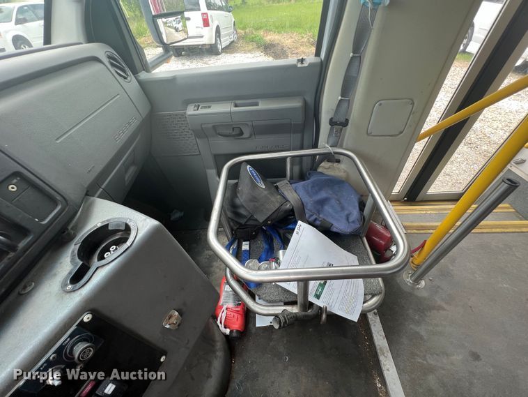 image for item KN9541 2012 Ford E450  shuttle bus