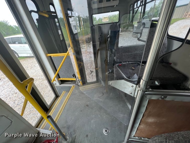 image for item KN9541 2012 Ford E450  shuttle bus