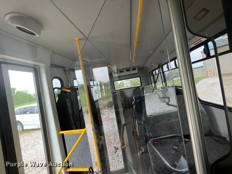 image for item KN9541 2012 Ford E450  shuttle bus