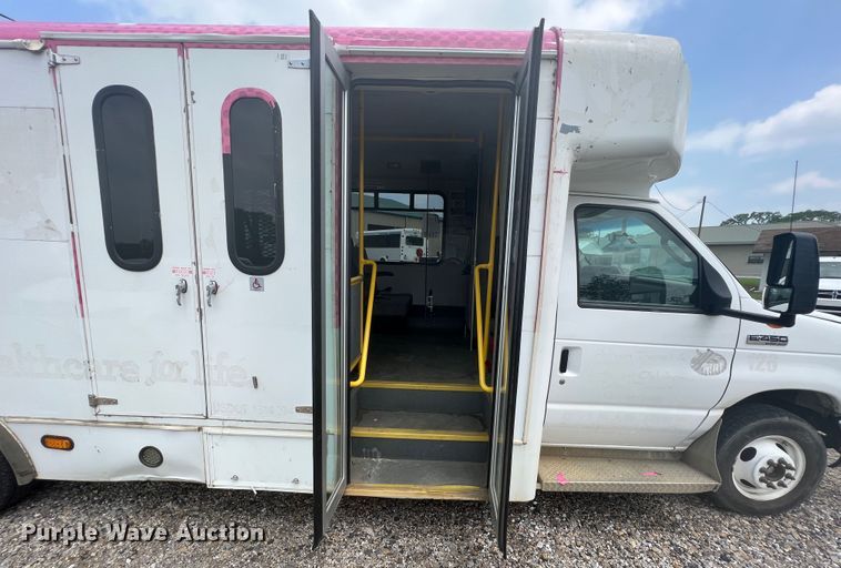 image for item KN9541 2012 Ford E450  shuttle bus