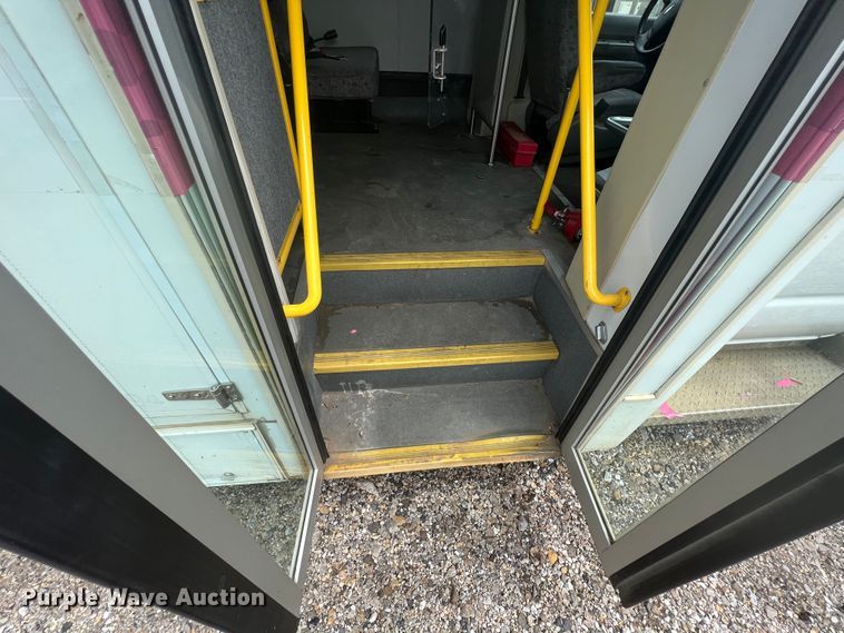 image for item KN9541 2012 Ford E450  shuttle bus