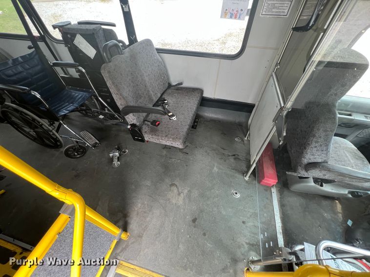 image for item KN9541 2012 Ford E450  shuttle bus