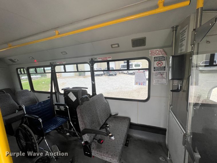 image for item KN9541 2012 Ford E450  shuttle bus