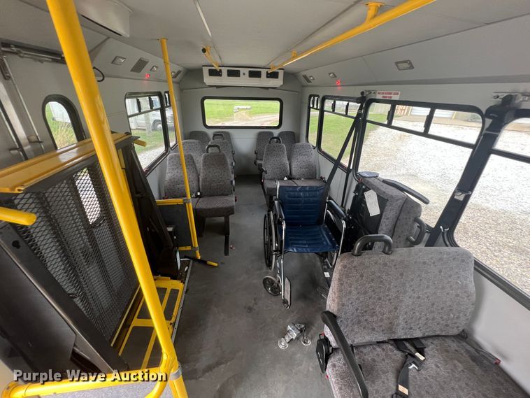 image for item KN9541 2012 Ford E450  shuttle bus