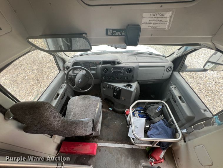 image for item KN9541 2012 Ford E450  shuttle bus